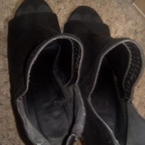 Used high heel pumps